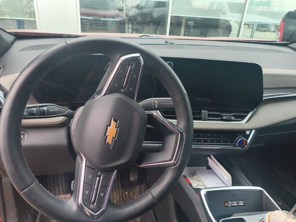 Used 2026 Chevrolet Equinox LT w/ Convenience Package II image 9