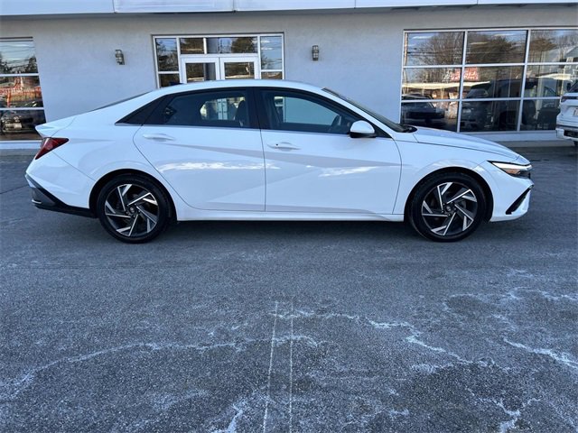 Certified 2024 Hyundai Elantra SEL w/ Convenience Package image 2
