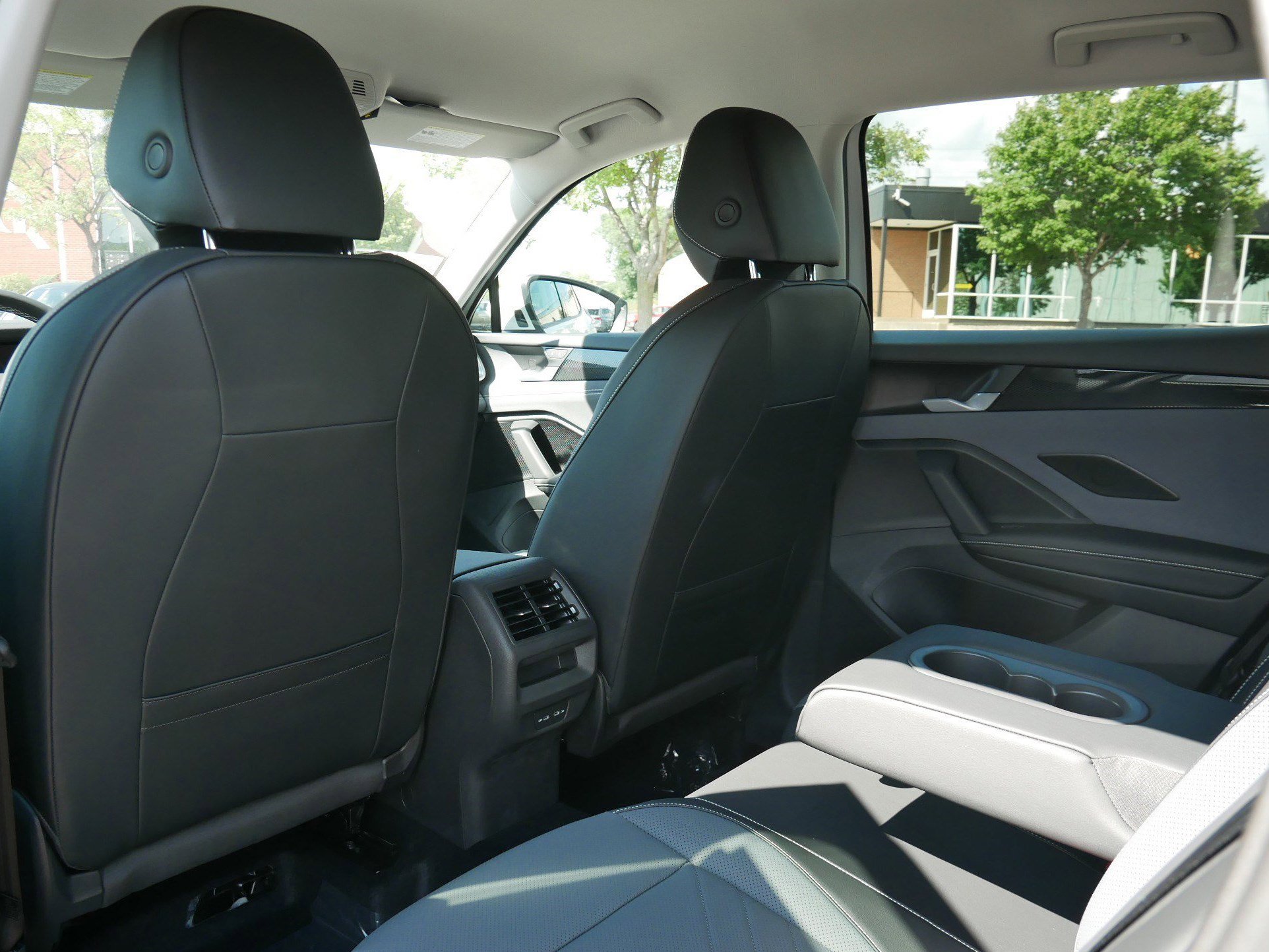 New 2025 Volkswagen Tiguan SE image 7