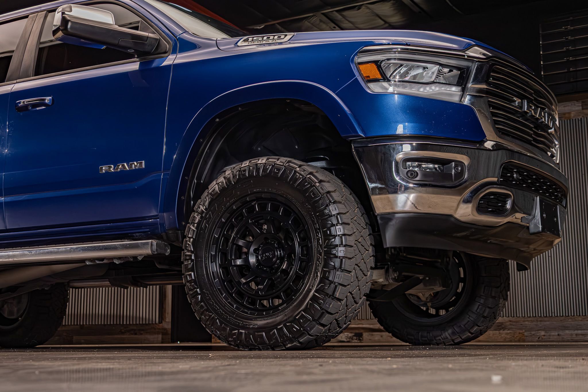 Used 2019 RAM 1500 Laramie AWD/4WD image 11
