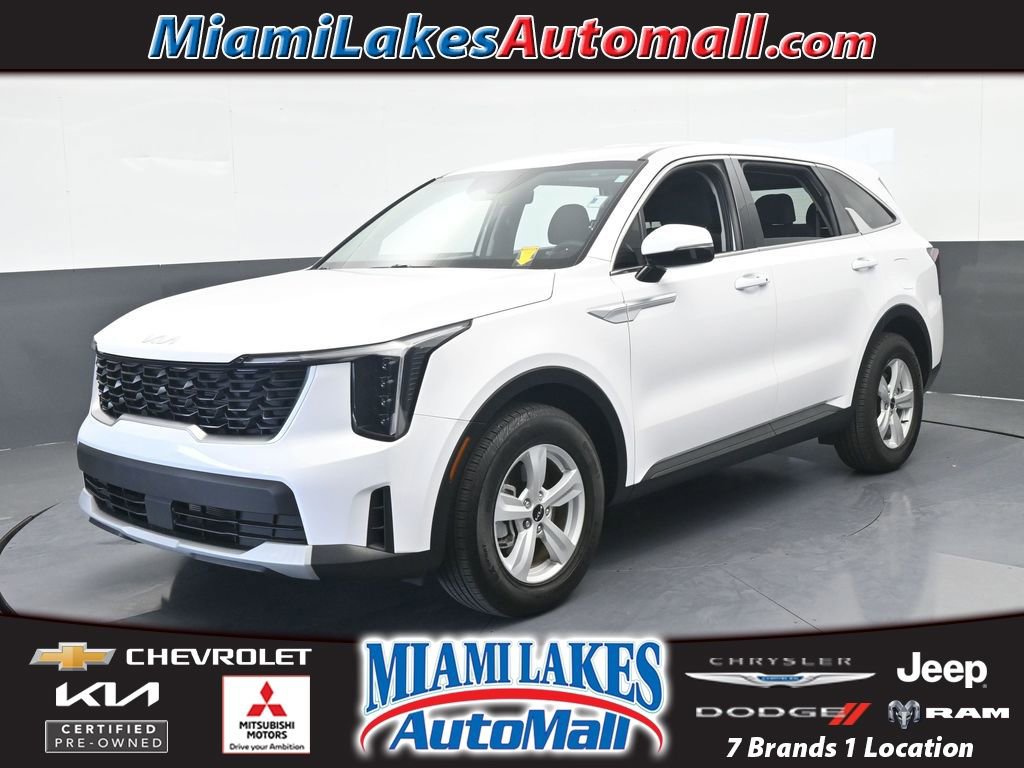 Used 2025 Kia Sorento LX image 1