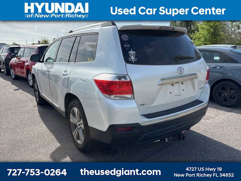 Used 2011 Toyota Highlander Limited w/ Tow Pkg image 2