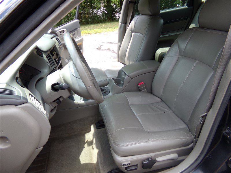 Used 2004 Chevrolet Impala SS w/ Preferred Equipment Group FWD image 22