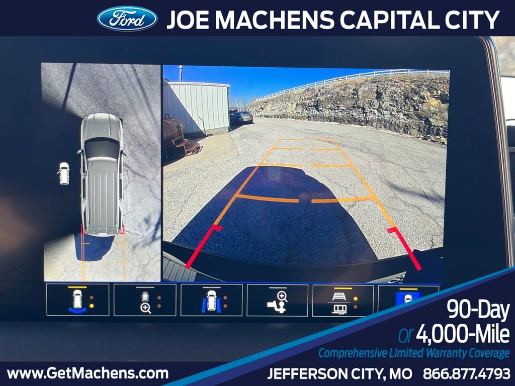 Used 2024 GMC Yukon SLT w/ SLT Luxury Package image 24