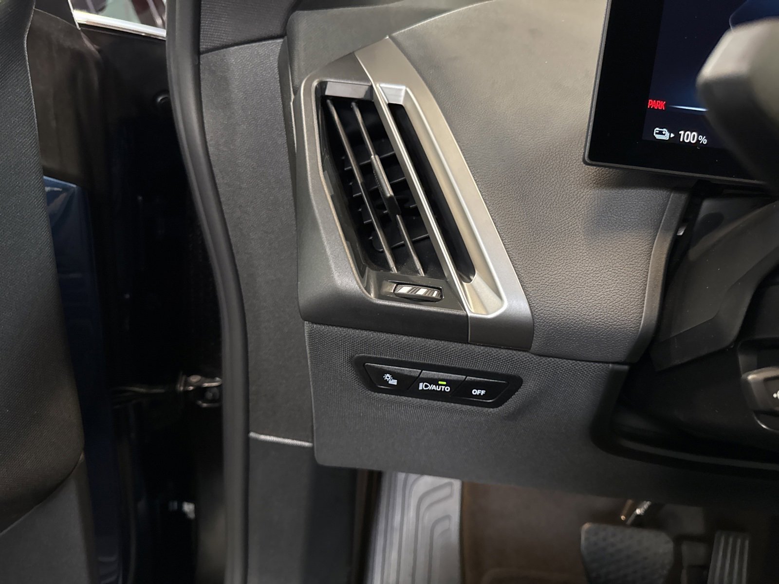 Used 2025 BMW iX xDrive50 w/ Premium Package image 42