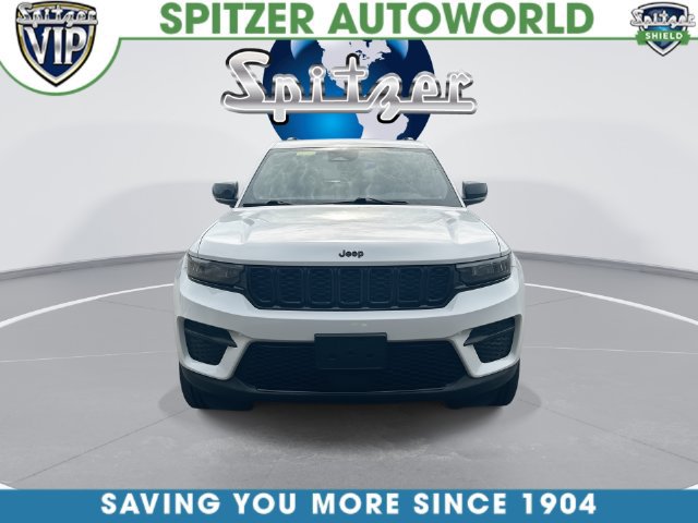 Used 2023 Jeep Grand Cherokee Altitude AWD/4WD image 4