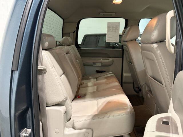 Used 2013 GMC Sierra 2500 SLE w/ SLE Preferred Package AWD/4WD image 17