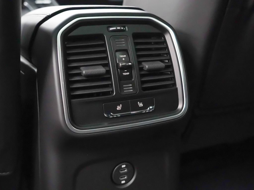 Used 2026 Porsche Macan AWD/4WD image 17
