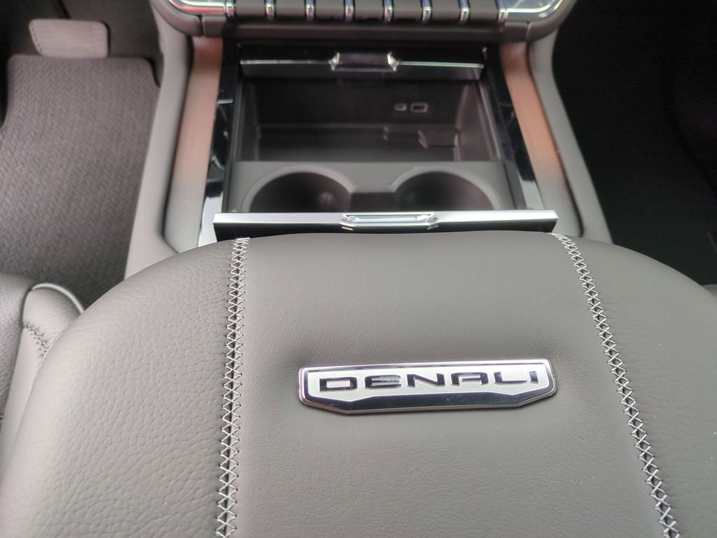 New 2026 GMC Yukon XL Denali w/ Denali Reserve Package AWD/4WD image 13