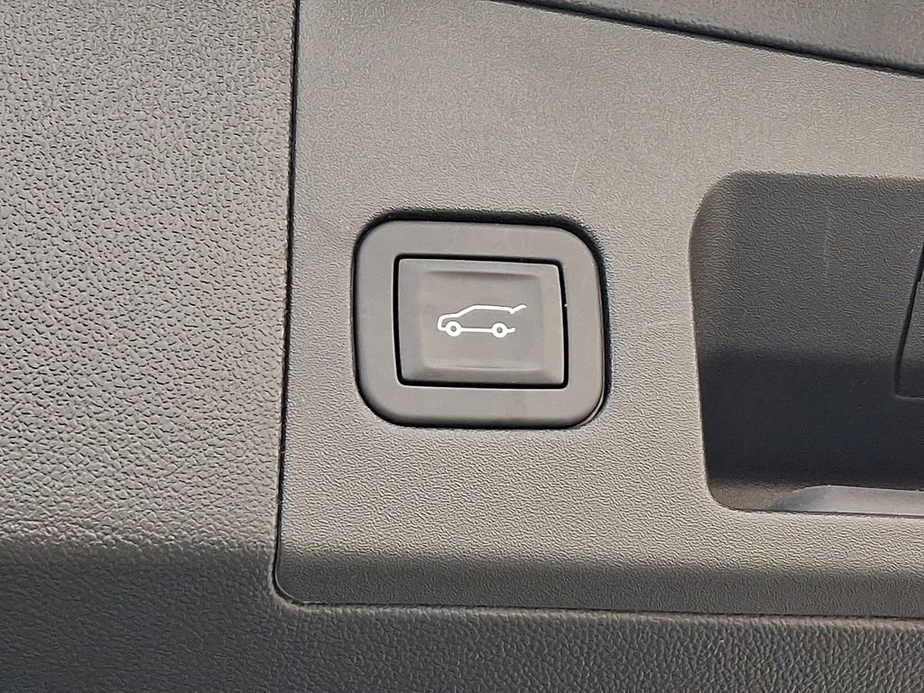 Certified 2025 Cadillac XT5 Premium Luxury w/ LPO, Floor Liner Package image 31