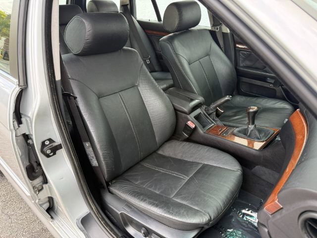 Used 2003 BMW 525i Wagon image 25