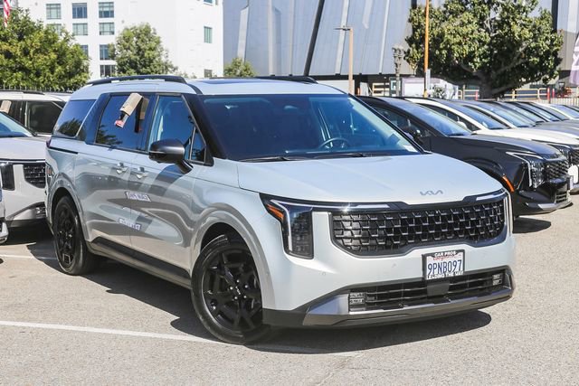 Used 2025 Kia Carnival SX Prestige image 2