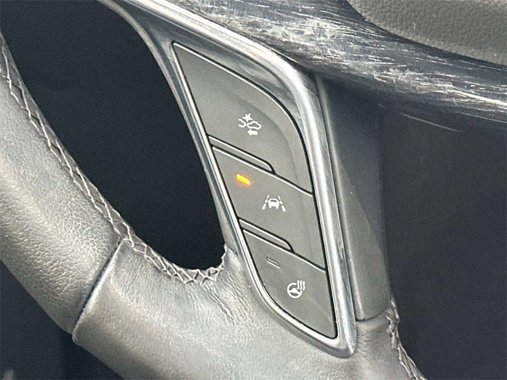 Certified 2022 Cadillac XT5 Premium Luxury w/ LPO, ONYX Package image 27