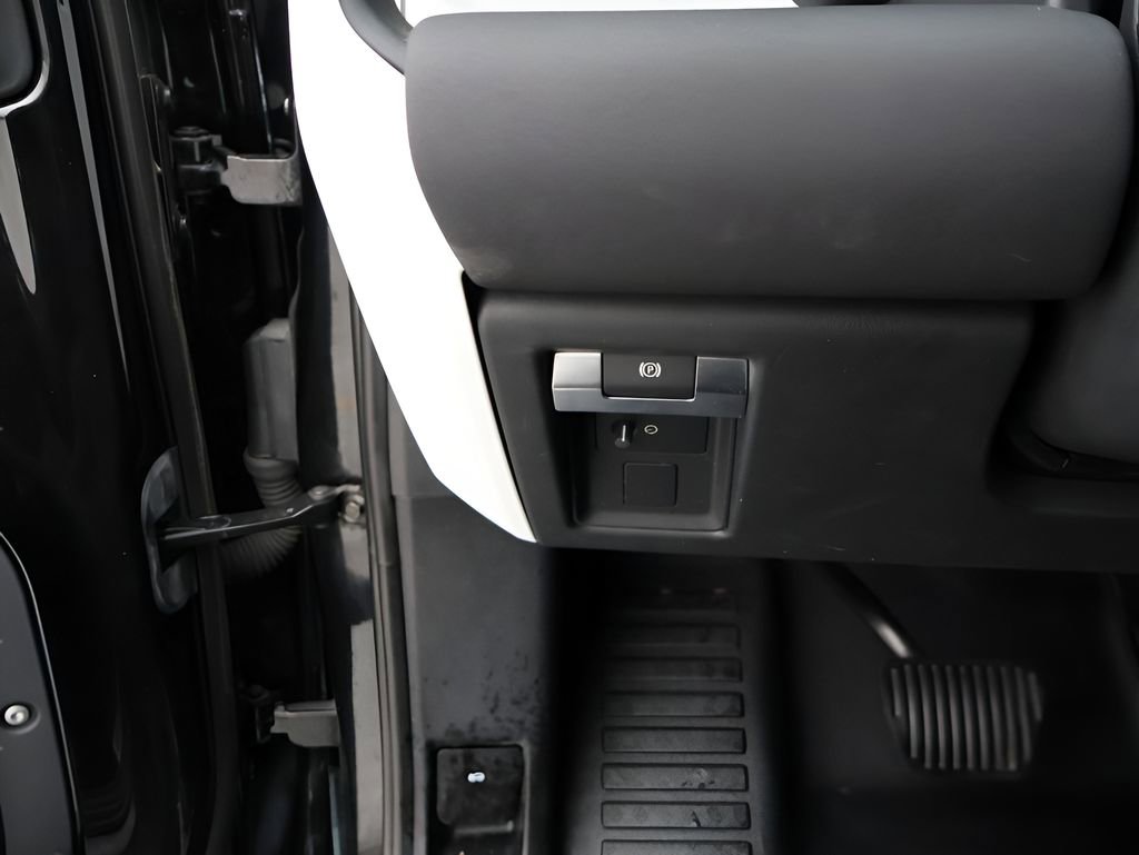 Used 2022 Land Rover Defender 110 X-Dynamic SE image 35