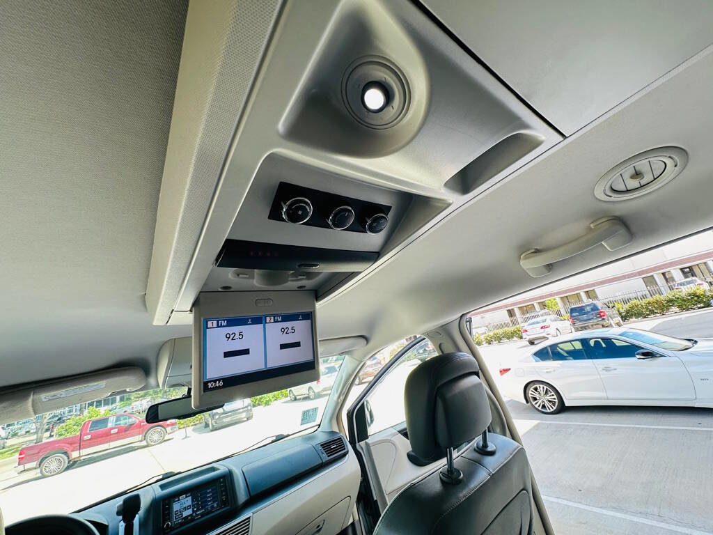 Used 2012 Volkswagen Routan SE image 18