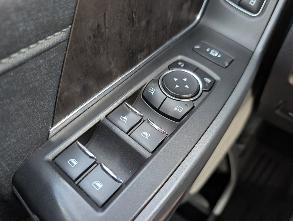 Used 2023 Ford F350 Lariat w/ Chrome Package image 40