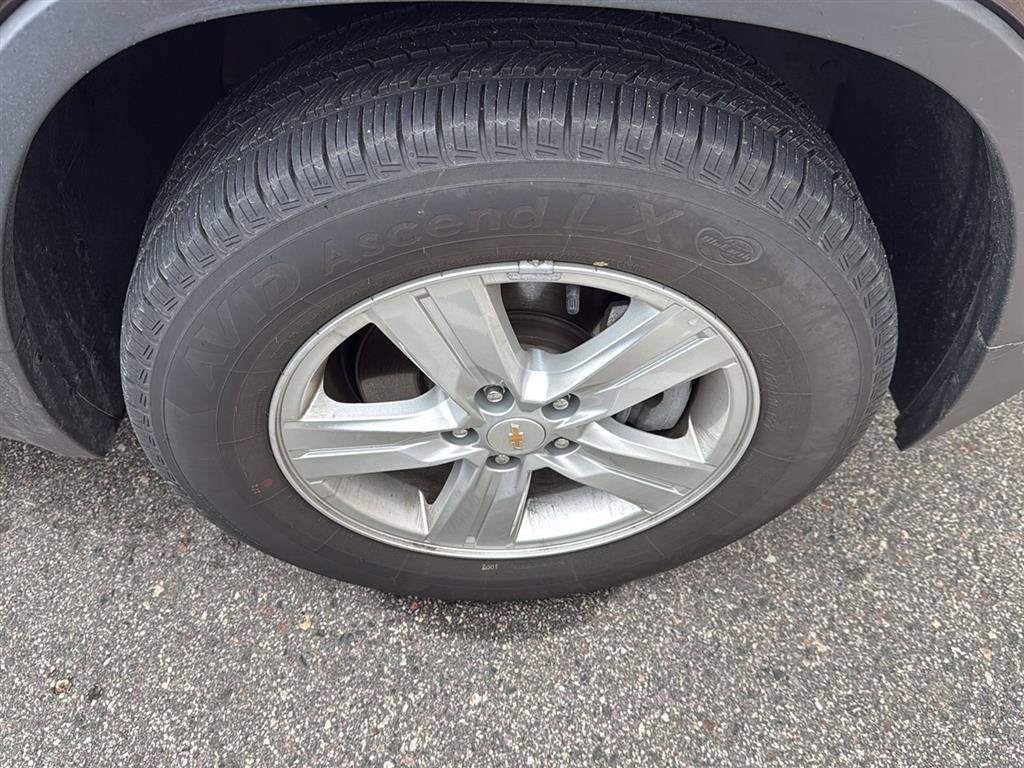 Used 2022 Chevrolet Trax LT w/ LT Convenience Package AWD/4WD image 16