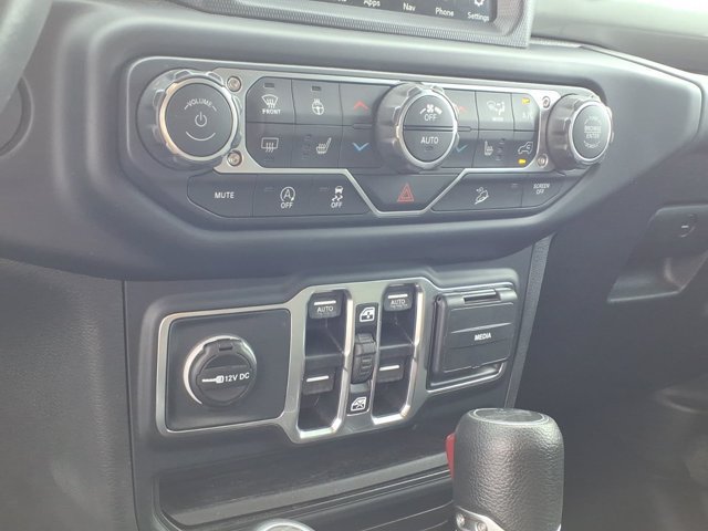 Used 2019 Jeep Wrangler Unlimited Sahara AWD/4WD image 13