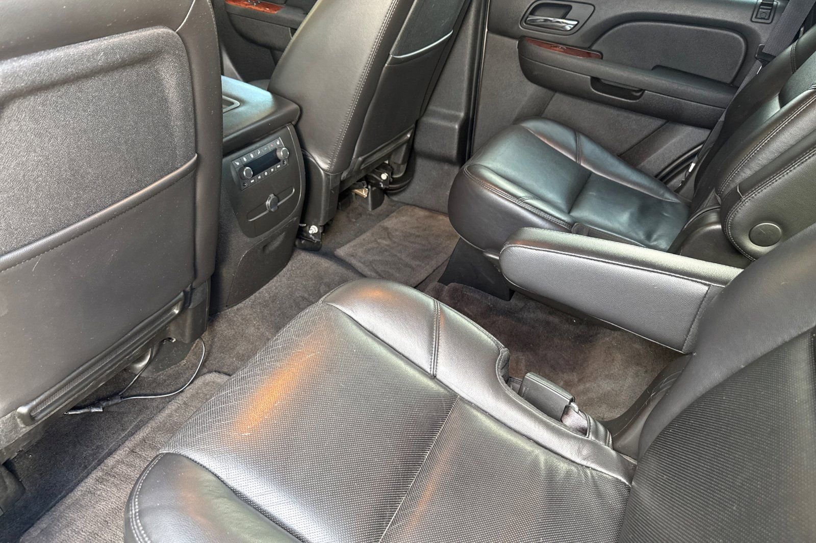 Used 2011 Chevrolet Tahoe LTZ AWD/4WD image 13