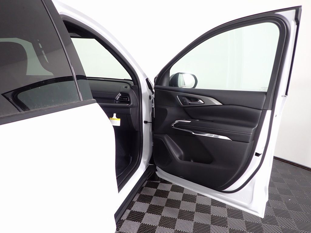 New 2026 Chevrolet Traverse LT w/ LPO, Floor Liner Package image 32