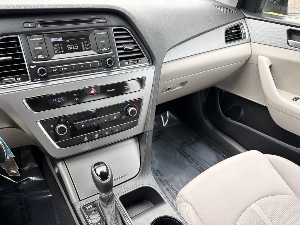 Used 2017 Hyundai Sonata SE FWD image 18