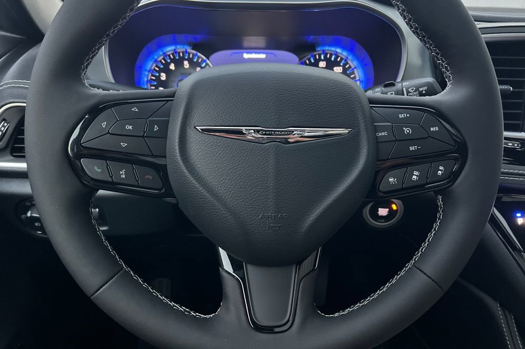 New 2026 Chrysler Pacifica Limited w/ Uconnect Theater Family Group image 26