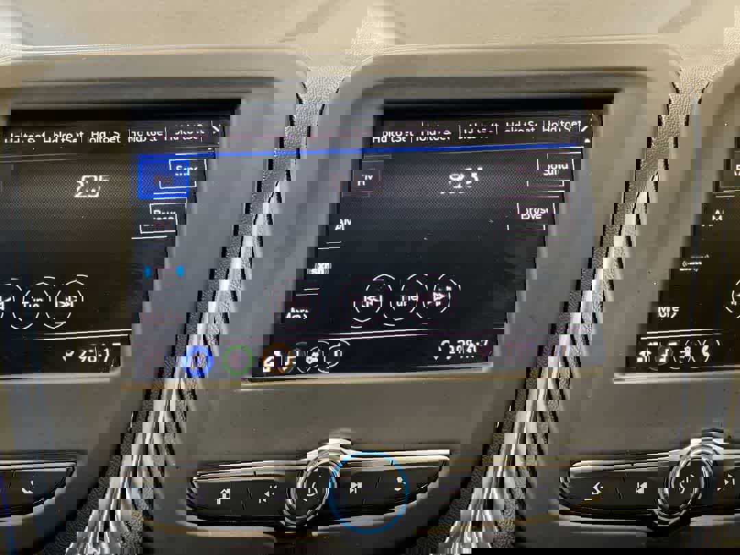 Used 2020 Chevrolet Equinox LT w/ Driver Convenience Package image 19