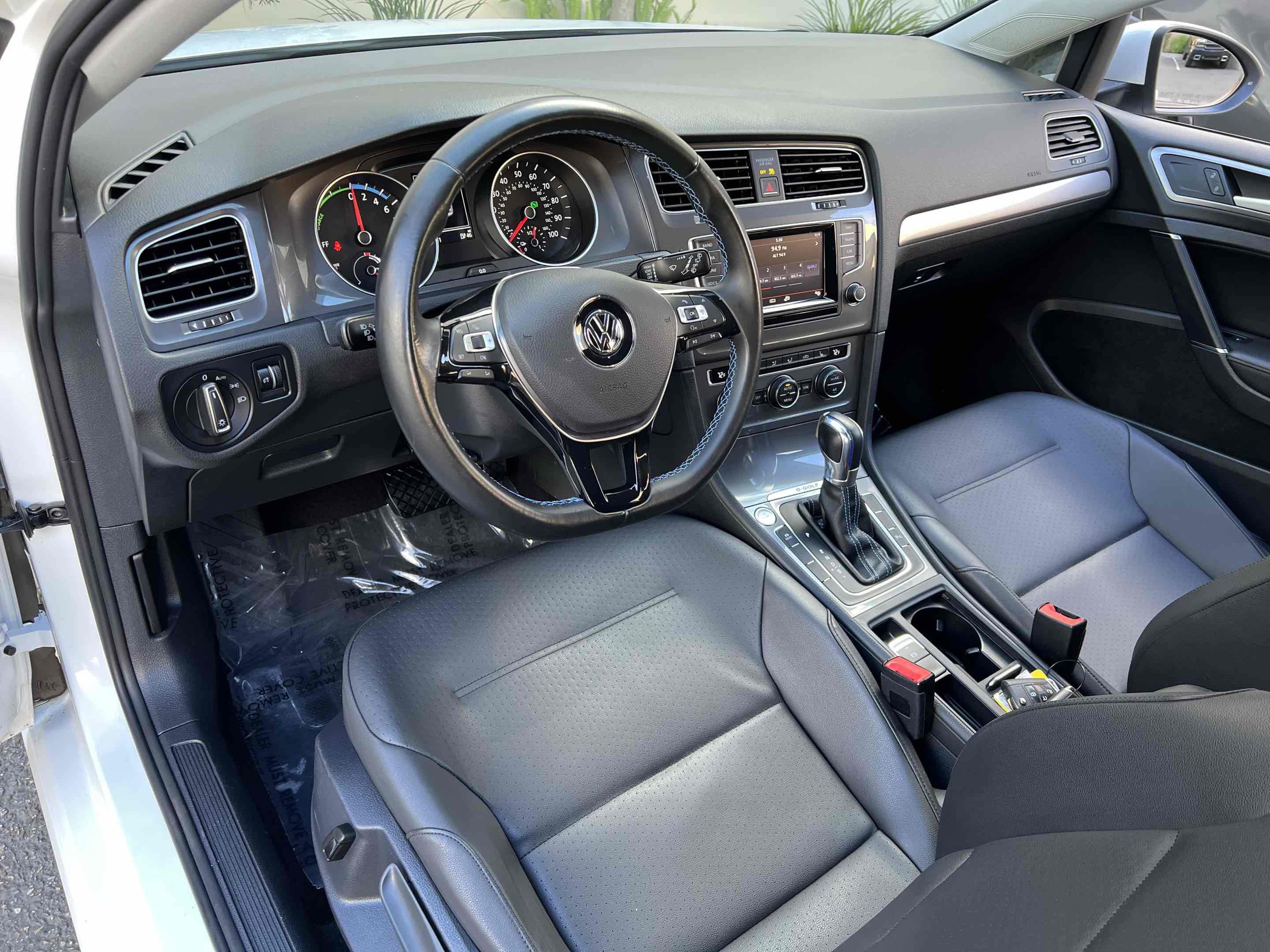 Used 2015 Volkswagen e-Golf SEL Premium FWD image 3