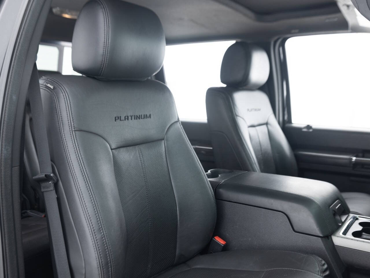 Used 2015 Ford F250 Platinum w/ FX4 Off-Road Package AWD/4WD image 33