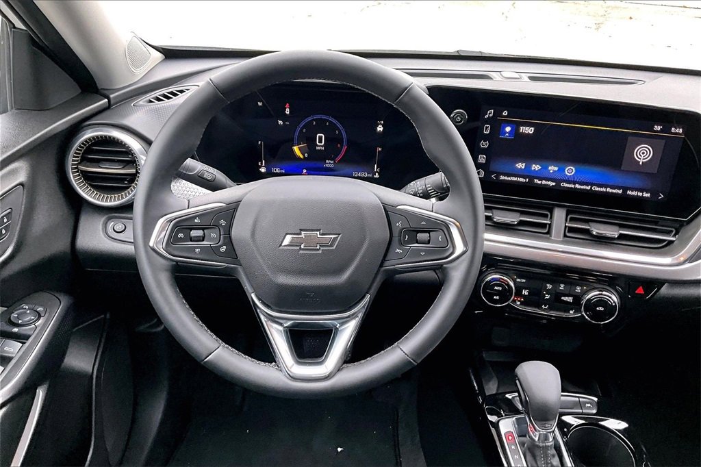 Used 2025 Chevrolet Trax ACTIV w/ Sunroof Package image 5