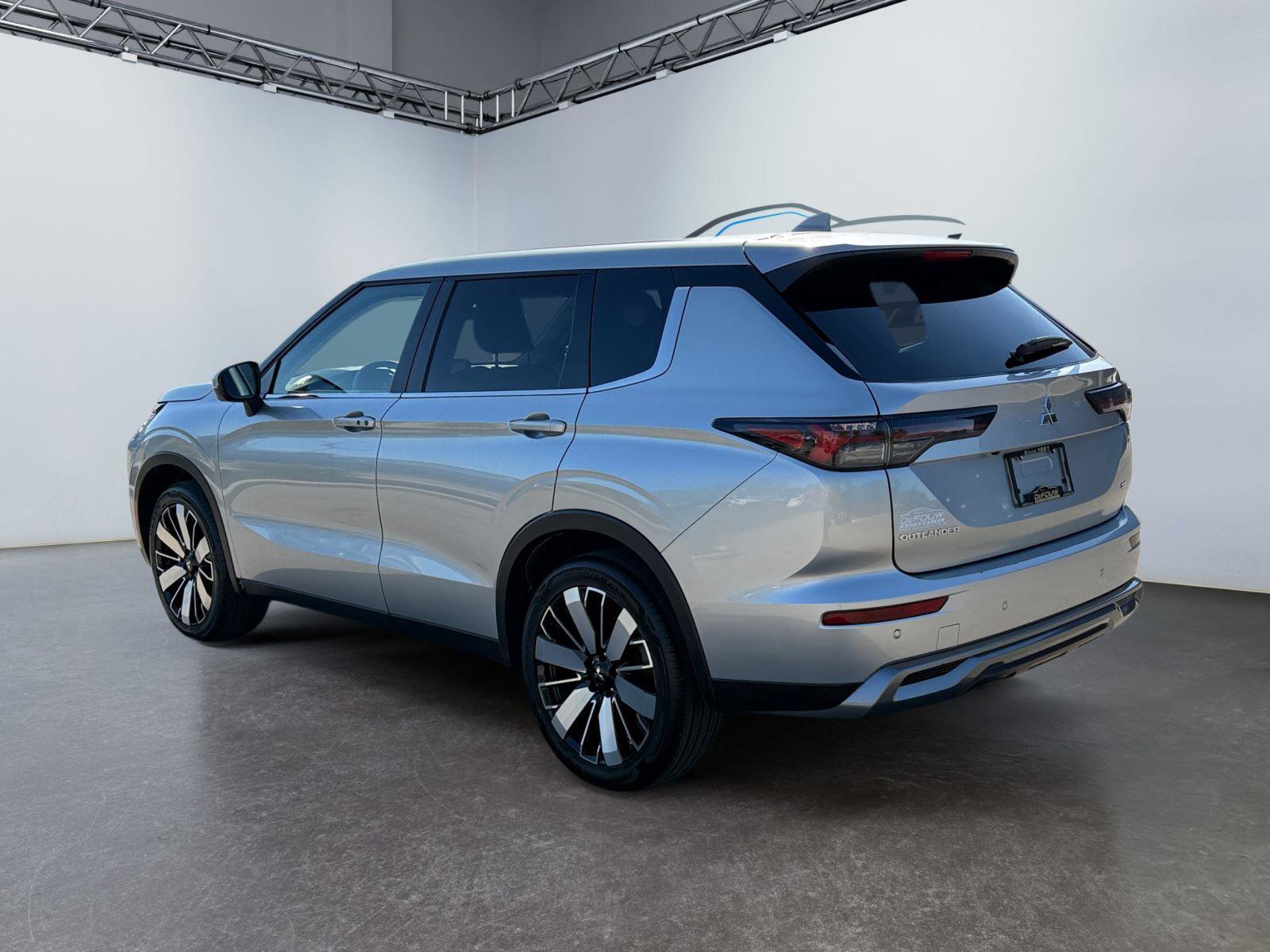 Used 2025 Mitsubishi Outlander SE FWD image 5