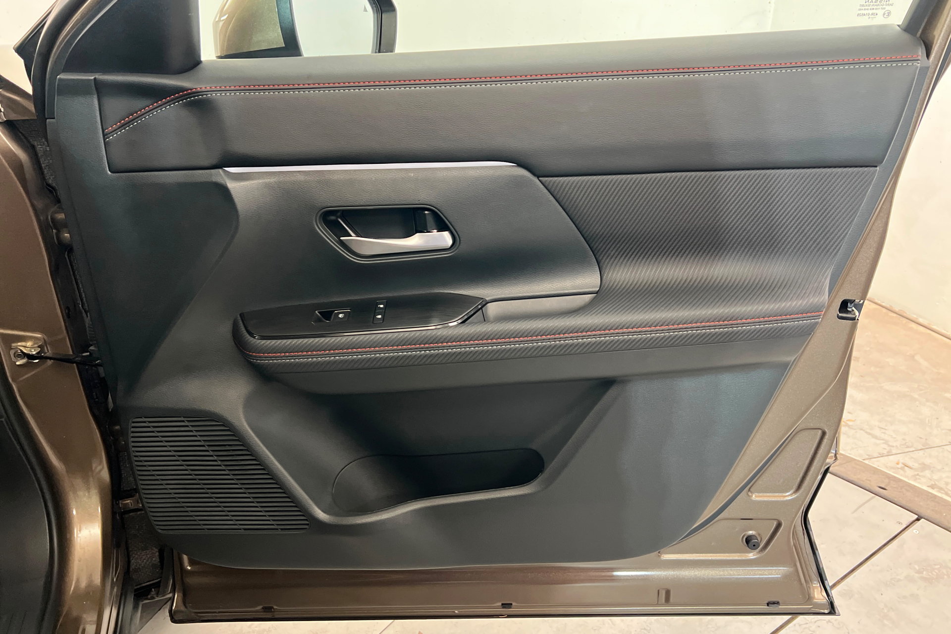 Used 2025 Nissan Kicks SR FWD image 24
