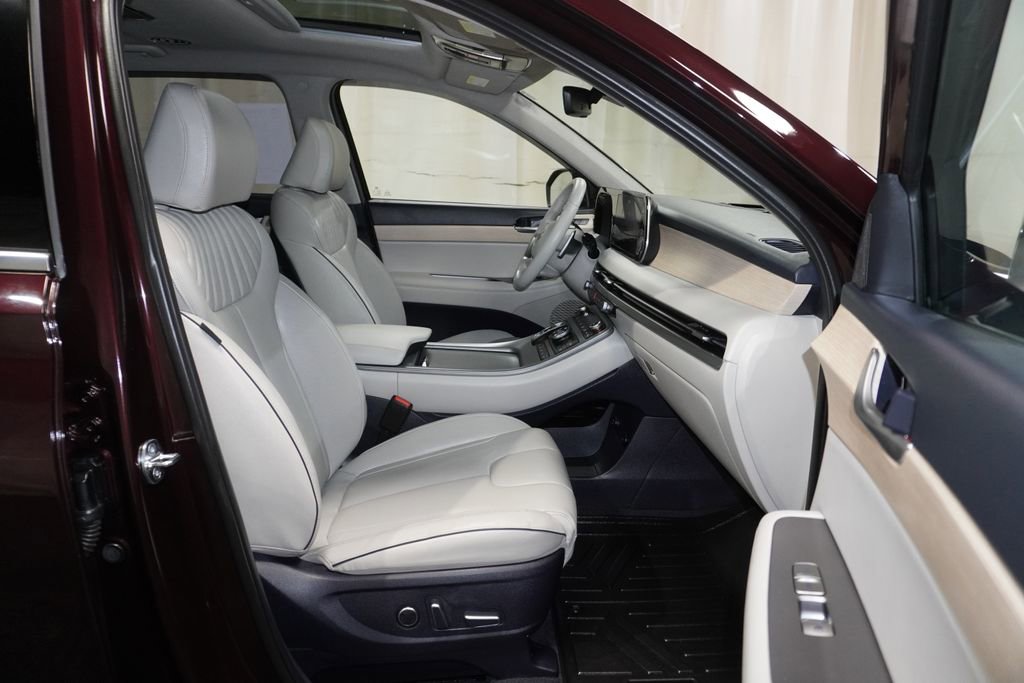 Used 2023 Hyundai Palisade Limited w/ Cargo Package image 16