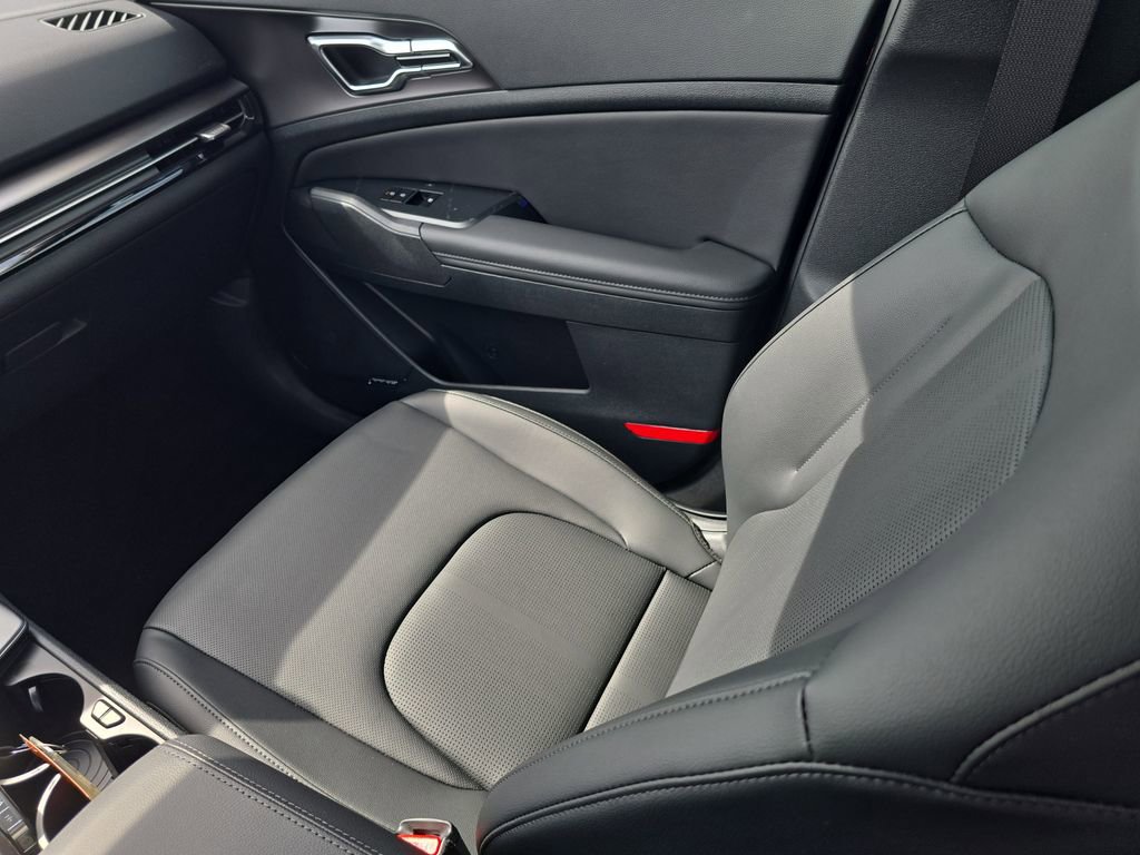 New 2026 Kia Sportage SX FWD image 16