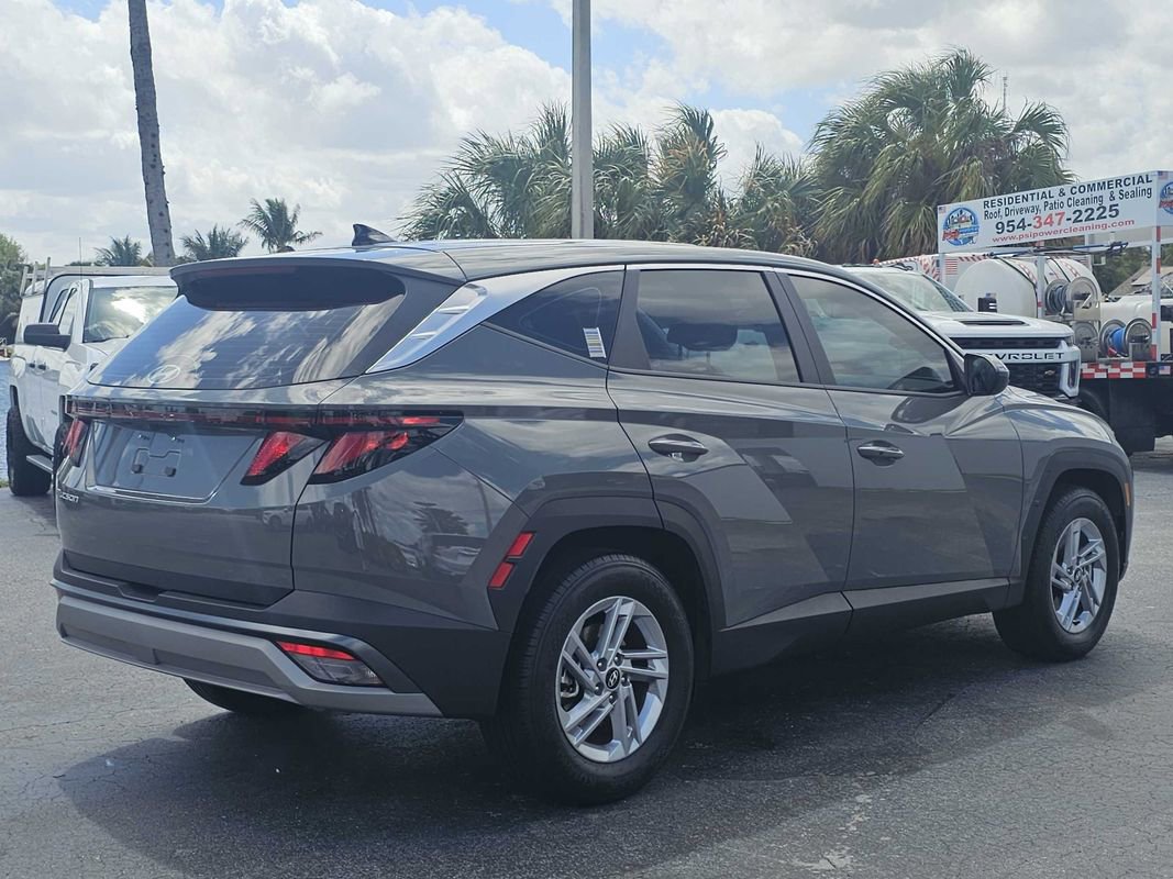 Used 2025 Hyundai Tucson SE image 18