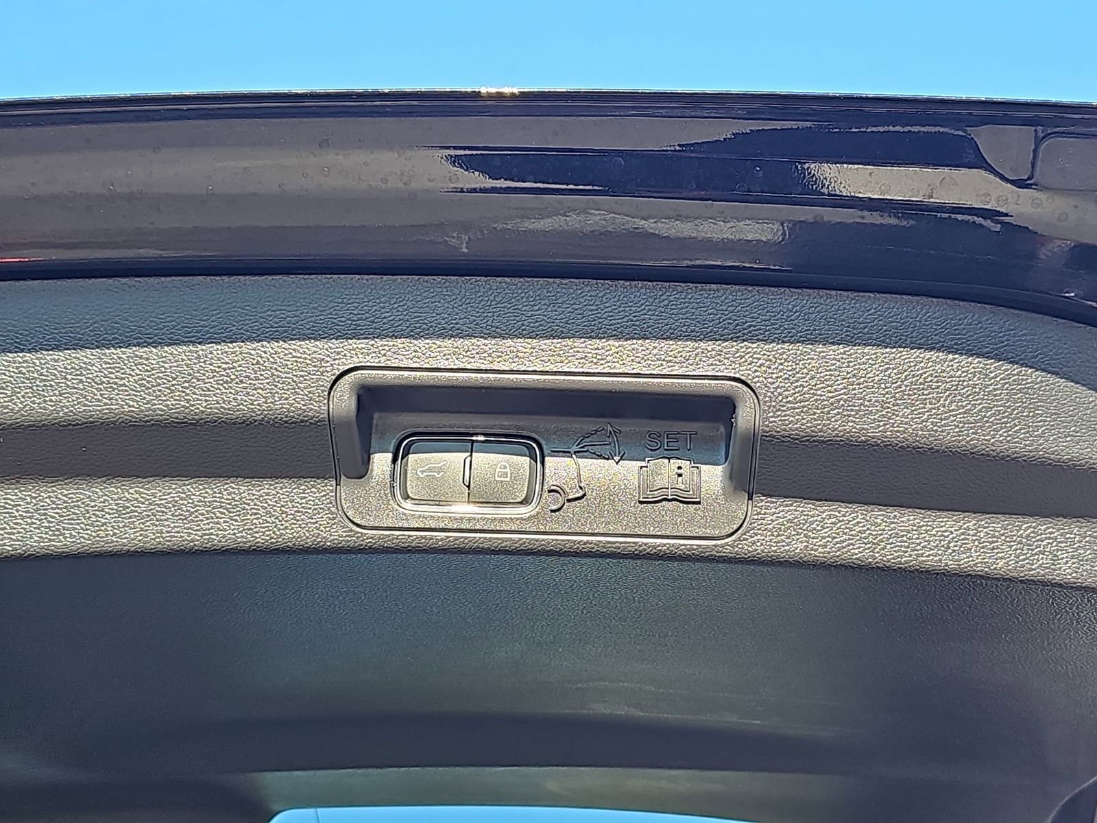 Used 2023 Ford Explorer XLT image 15