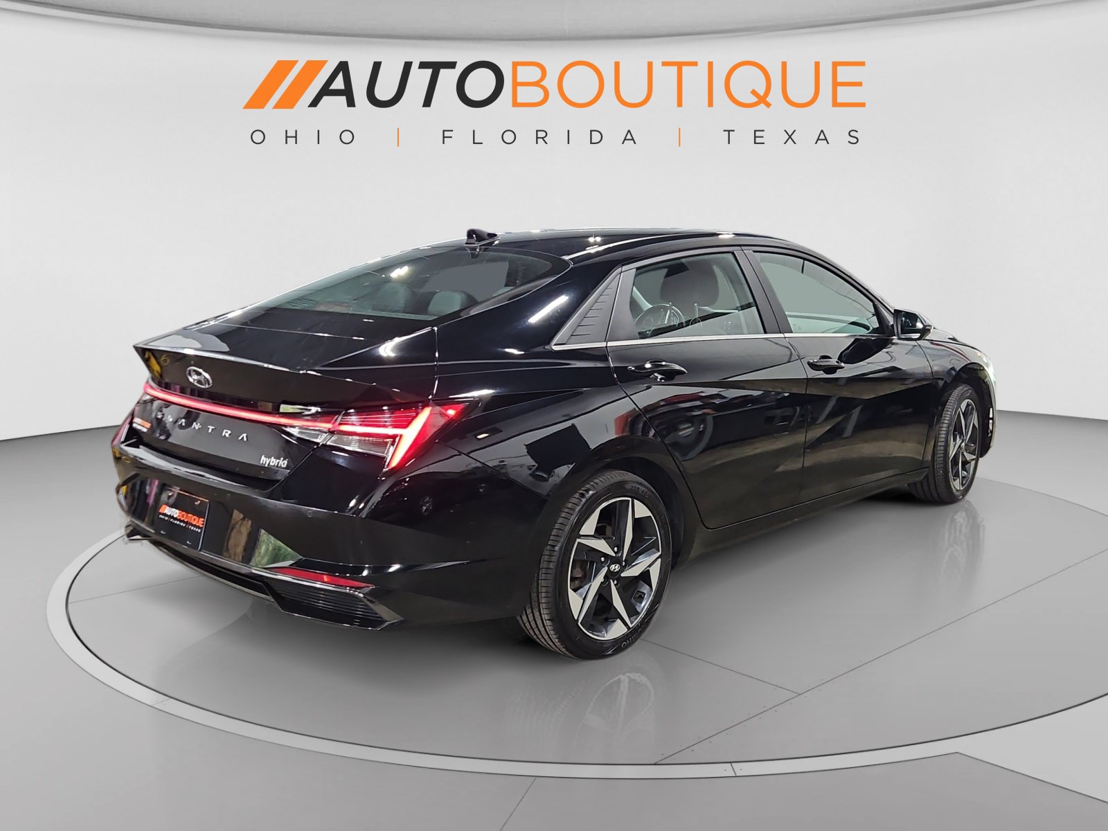 Used 2022 Hyundai Elantra Limited w/ Cargo Package FWD image 5