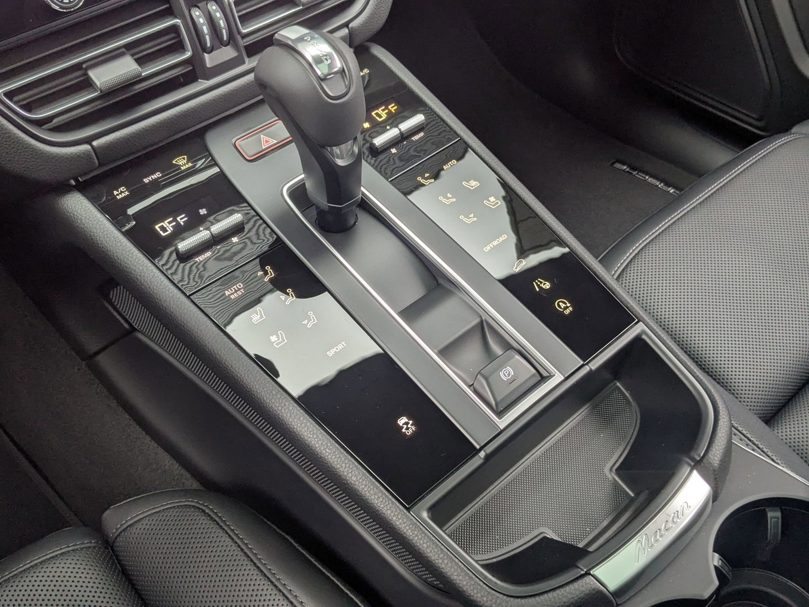 Used 2025 Porsche Macan image 21