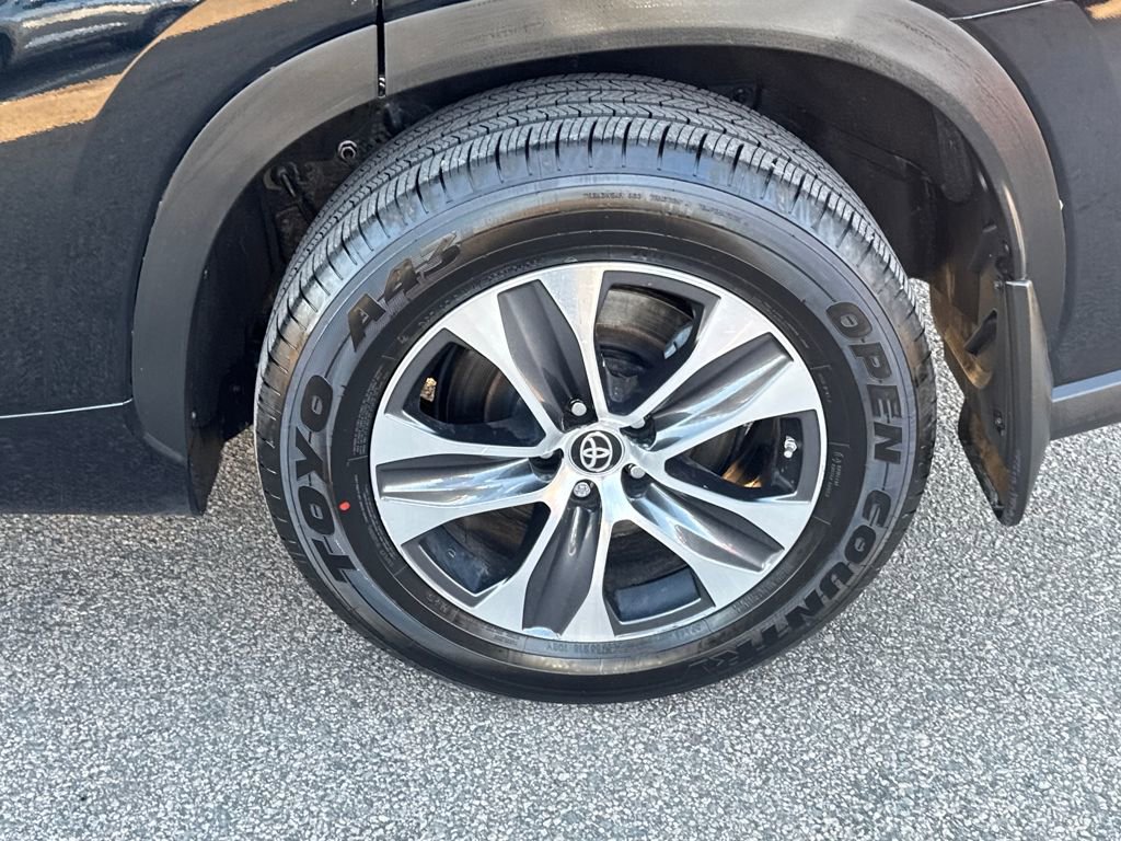 Used 2024 Toyota Highlander XLE image 44