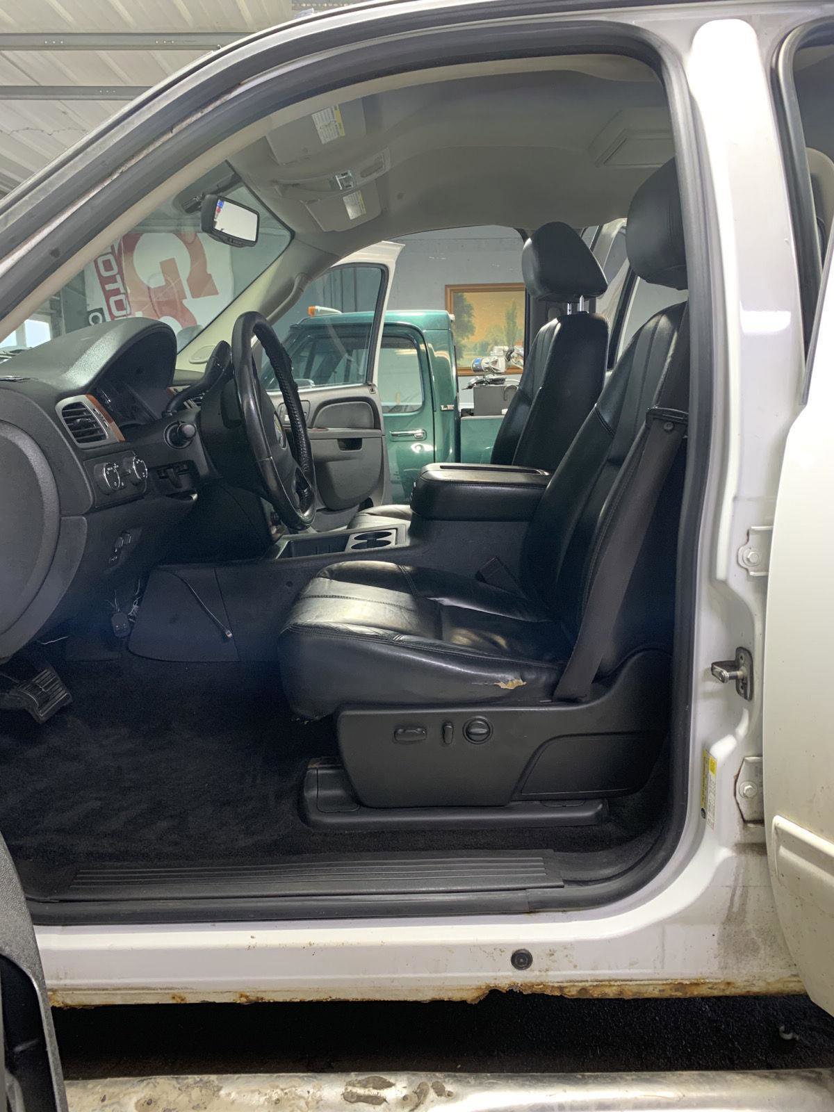 Used 2011 Chevrolet Silverado 2500 LTZ w/ LTZ Plus Package image 10