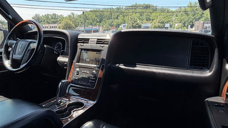 Used 2016 Lincoln Navigator L Select AWD/4WD image 32