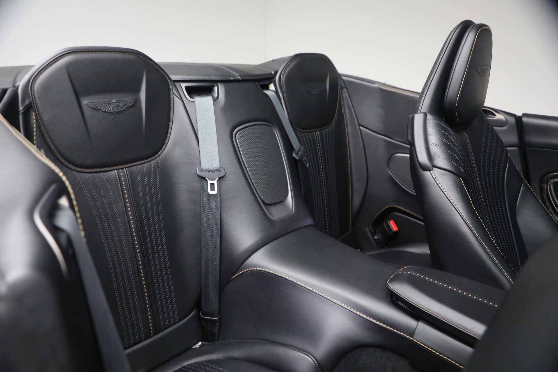 Used 2020 Aston Martin DB11 Volante image 39