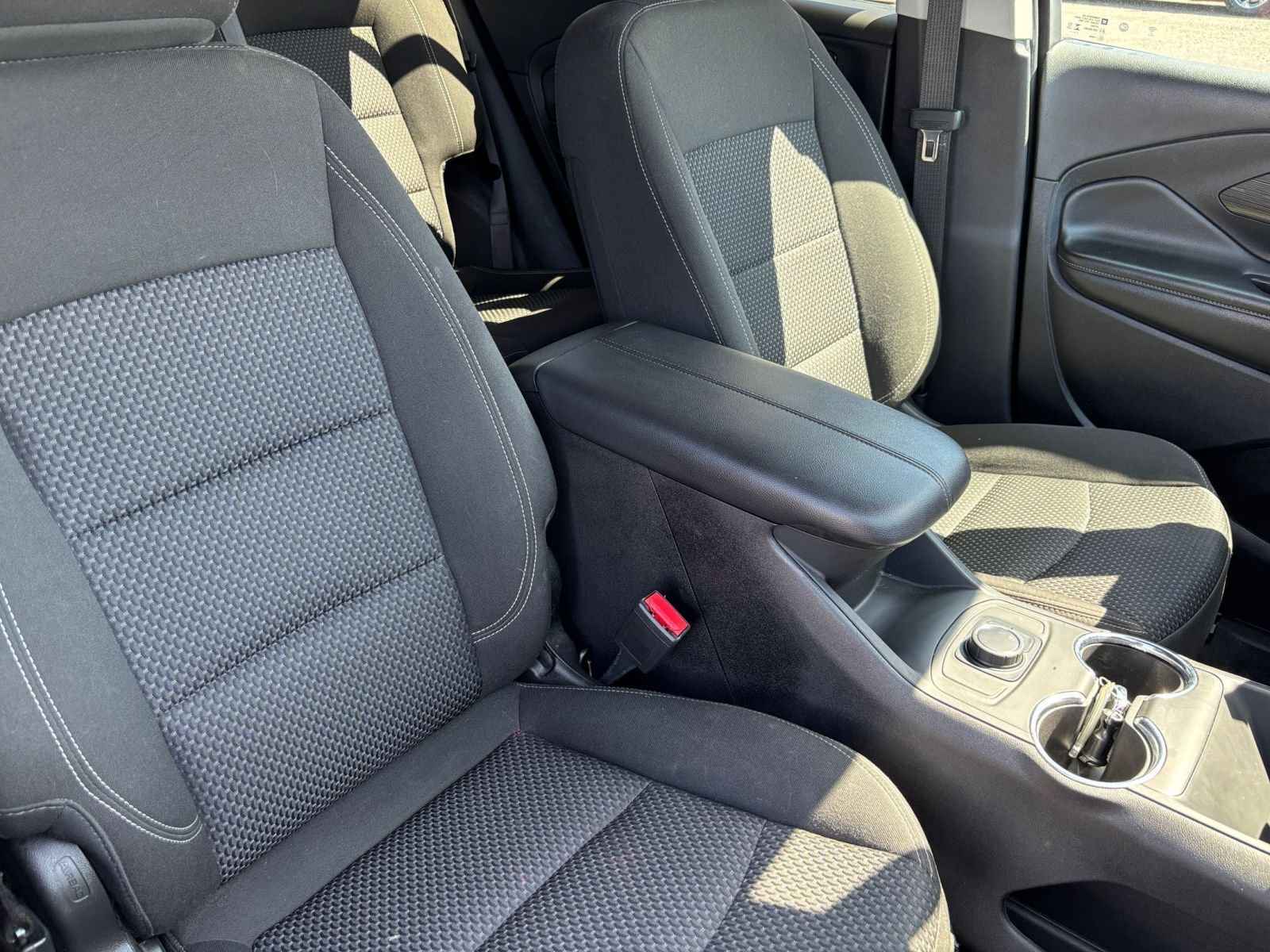 Used 2024 GMC Terrain SLE FWD image 34