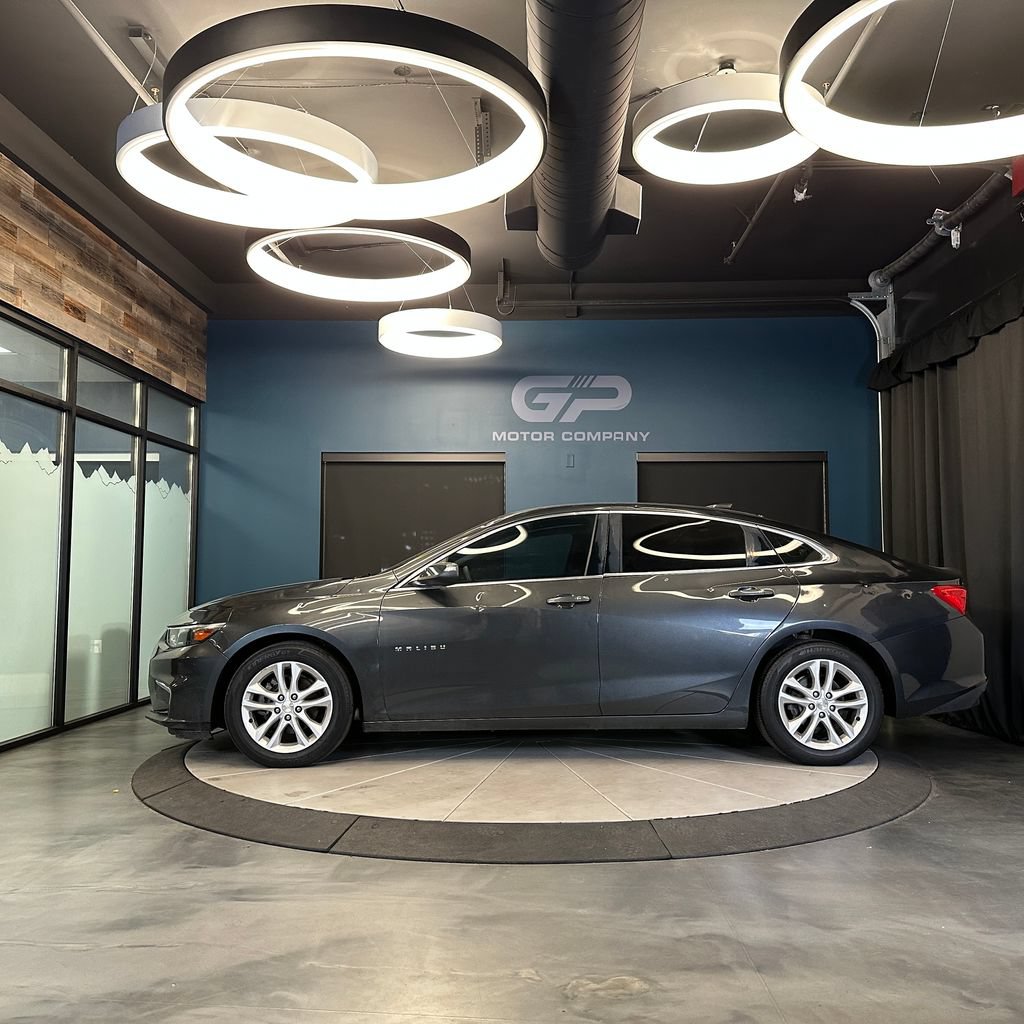 Used 2017 Chevrolet Malibu LT w/ Leather Package FWD image 6