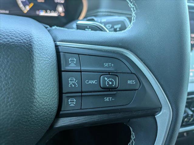 Used 2024 Jeep Grand Cherokee Laredo X image 13