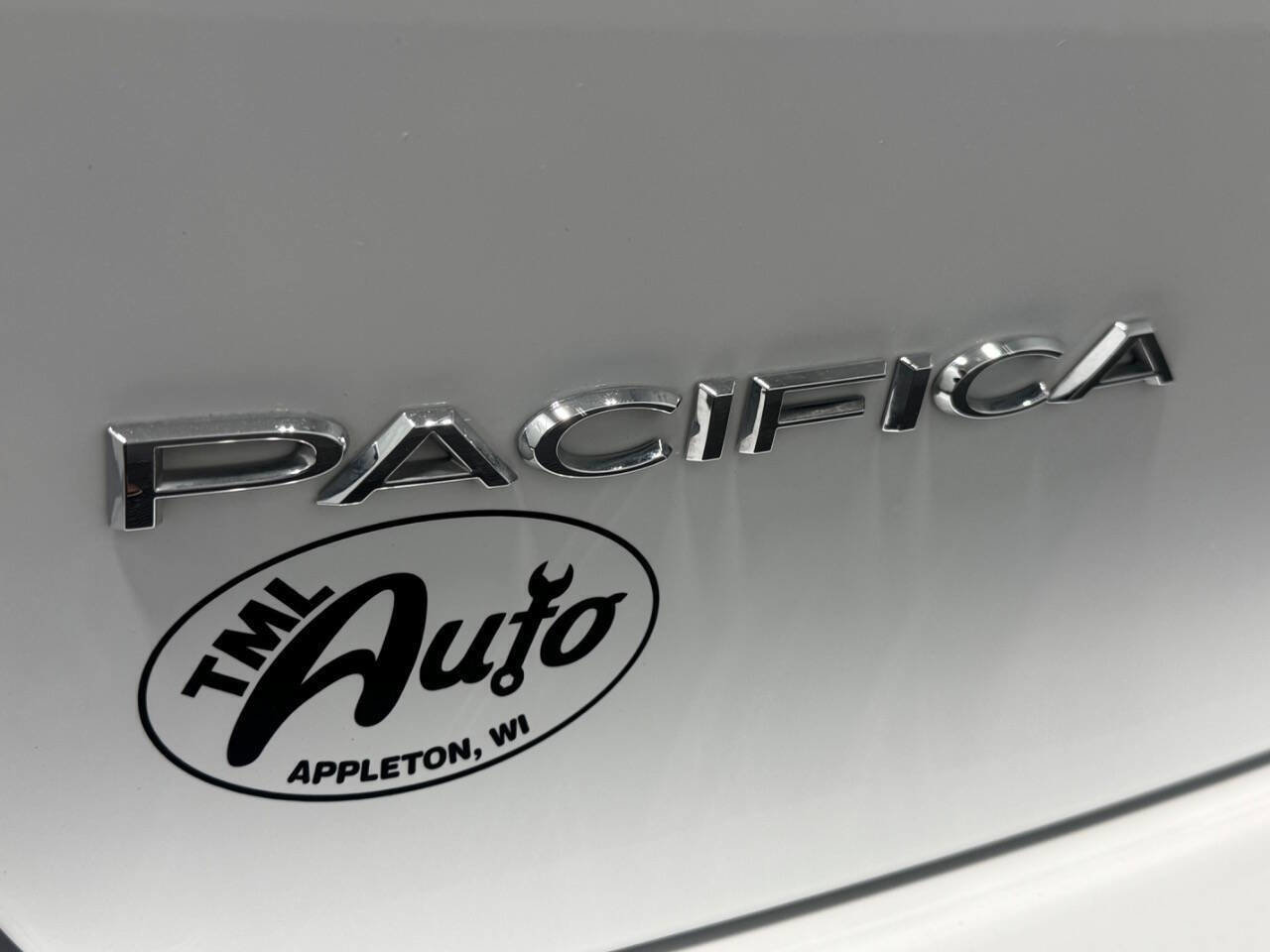 Used 2024 Chrysler Pacifica Touring-L FWD image 5