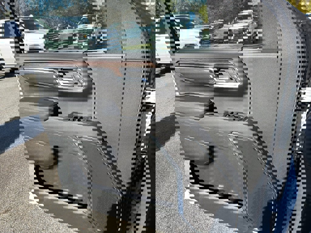 New 2026 Chevrolet Silverado 1500 LT w/ Leather Package image 9