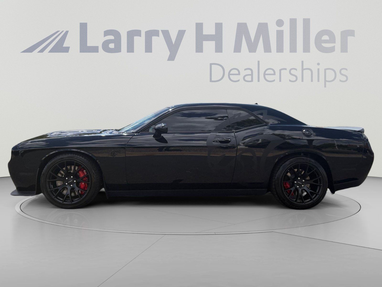 Used 2016 Dodge Challenger SRT Hellcat RWD image 2