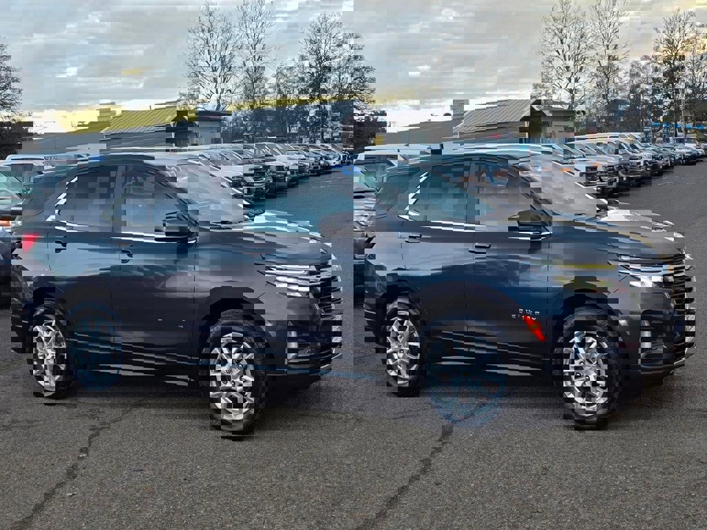 Used 2022 Chevrolet Equinox LT image 2