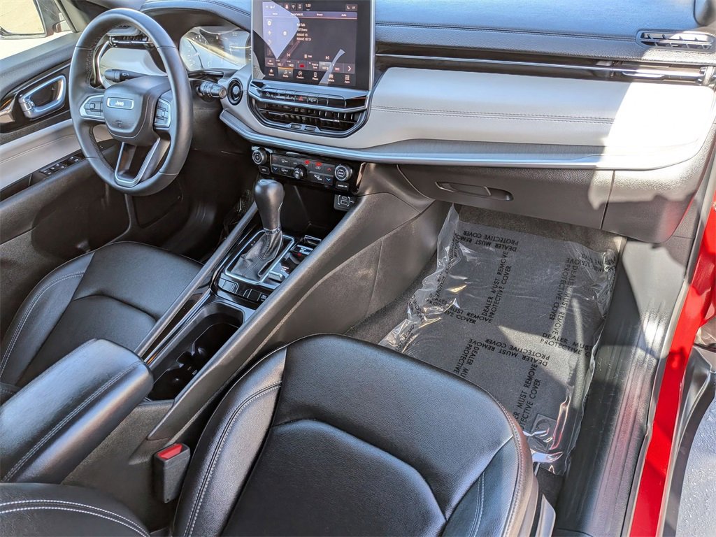 Used 2025 Jeep Compass Limited image 30